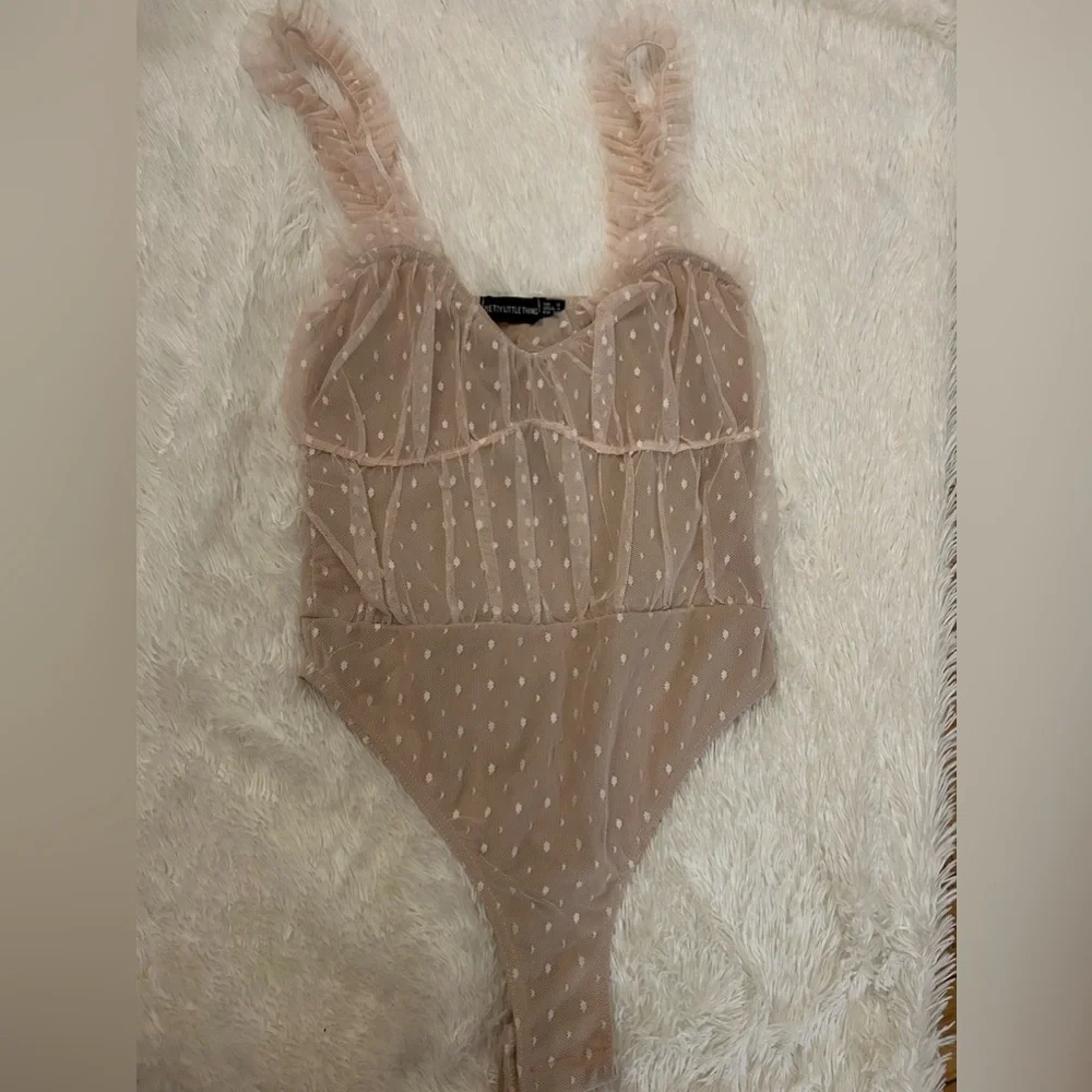 Light pink tulle with white polkadots bodysuit from Pretty Little Thing - Picture 1 of 2